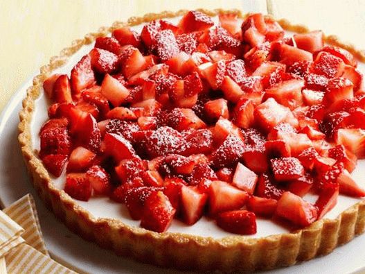 Crostata con crema pasticcera e fragole