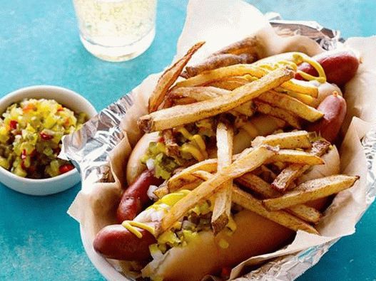 Hot dog alla Chicago con verdure in salamoia