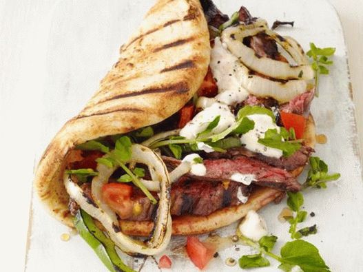 Girobussole con manzo alla griglia e crescione