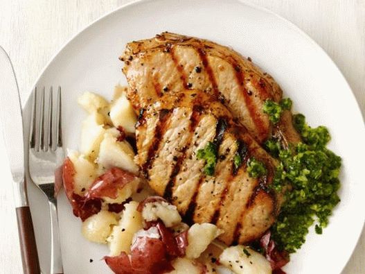 Cotolette di maiale naturali con purè di patate e salsa chimichurri