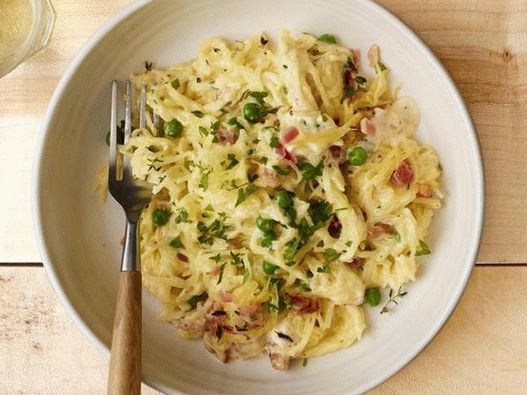 Foto del piatto - Spaghetti alla zucca in salsa Alfredo con pancetta e piselli