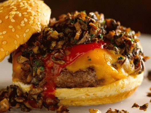 Hamburger con funghi e ketchup piccante