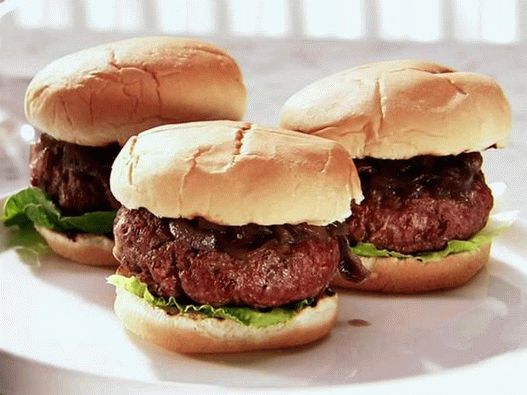 Hamburger di birra con composta di cipolle rosse