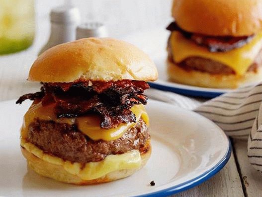 Hamburger alla griglia fatto in casa