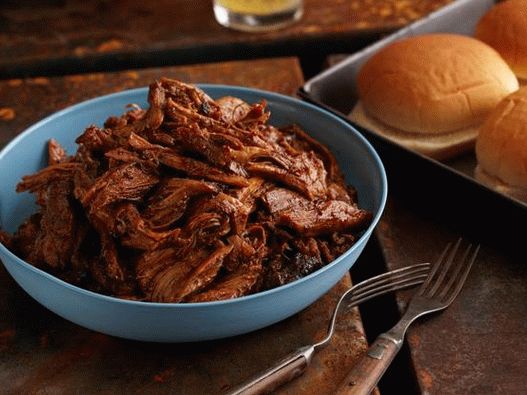 Spalla di maiale alla birra con salsa barbecue