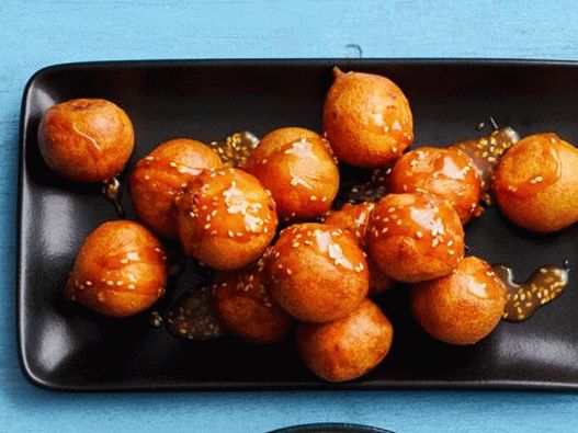 Frittelle di riso allo sciroppo di sesamo