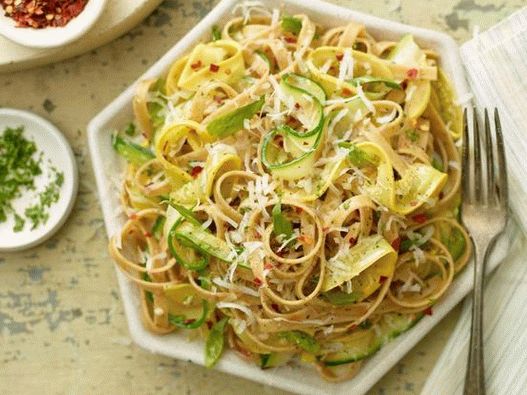 Pasta di zucchine vegetali con pasta integrale