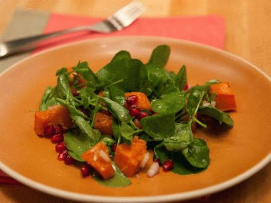 Insalata di zucca alla noce moscata con salsa all'aceto di champagne
