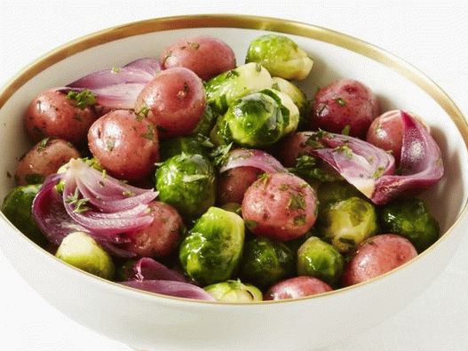 Patate con cavoletti di Bruxelles in glassa di miele Patate con cavoletti di Bruxelles in glassa di miele