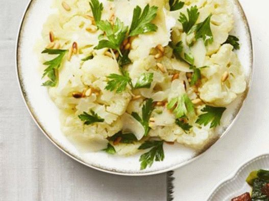 Cavolfiore al vapore con pinoli Cavolfiore al vapore con pinoli