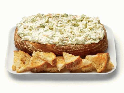 Salsa profonda Dea verde con gamberi in una ciotola del pane