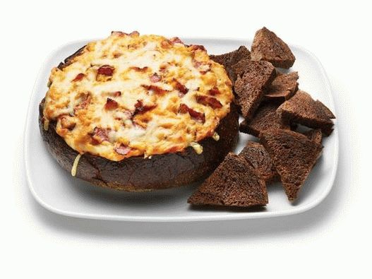 Salsa piccante di Ruben in una ciotola di pane