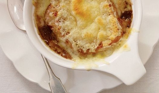Zuppa di cipolle con formaggio