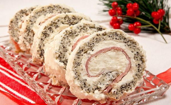 Rotolo di semi di papavero prosciutto