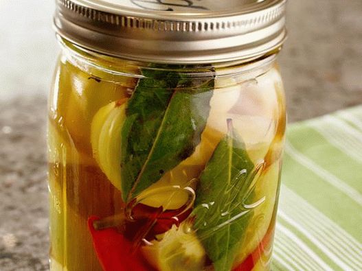 Foto di pomodori verdi in salamoia per l'inverno Foto di pomodori verdi in salamoia per l'inverno