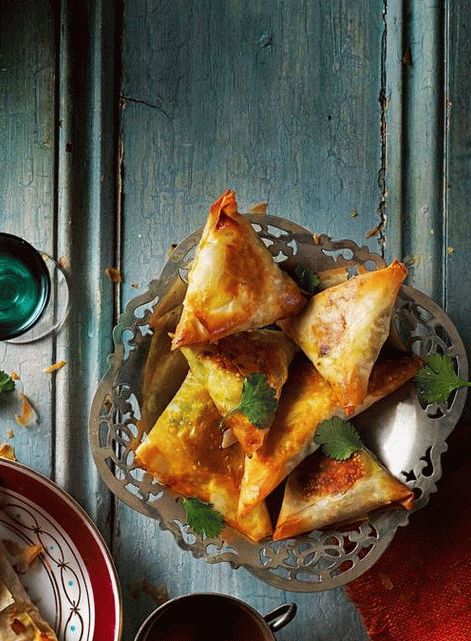 Foto briouat marocchini ripieni di carne