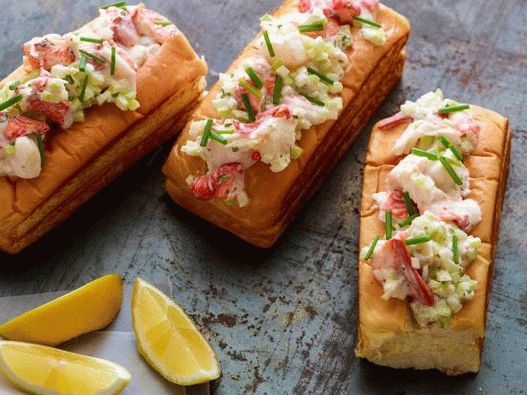 Foto Panino al burro con aragosta per un bambino Foto Panino al burro con aragosta per un bambino