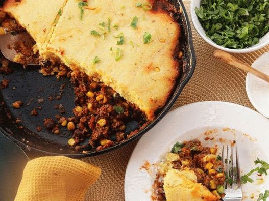 Foto di una casseruola di mais Tamale messicana con manzo e maiale