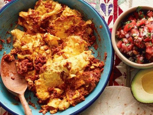 Foto uova strapazzate messicane con salsiccia - Wewos con choriso