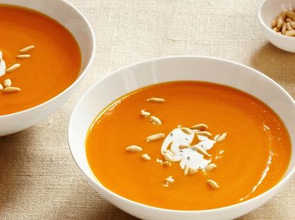 Foto di zuppa di carote con zenzero