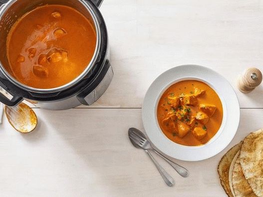 Foto di Murg Makhani: pollo in stile indiano in salsa di pomodoro e panna a cottura lenta