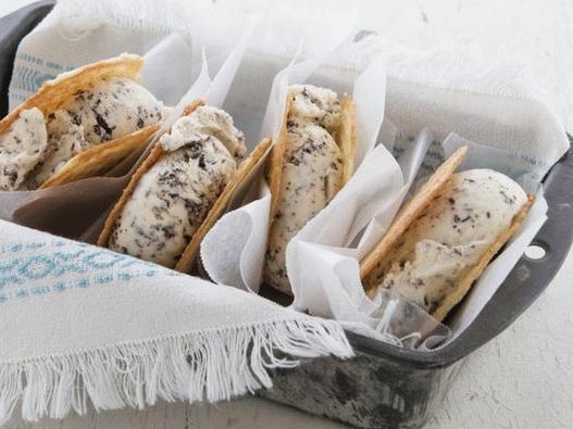 Foto di gelato alla menta con gocce di cioccolato