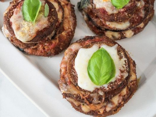 Foto di Napoleone di melanzane e formaggio