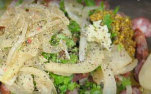 Insalata di patate tedesca con salsicce di caccia - 5