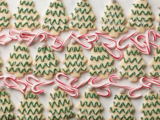 Albero di Natale fotografico a base di biscotti alla menta con glassa