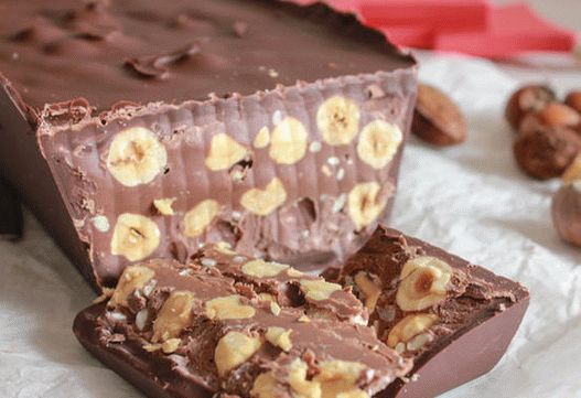 Foto di torrone con nutella e nocciole