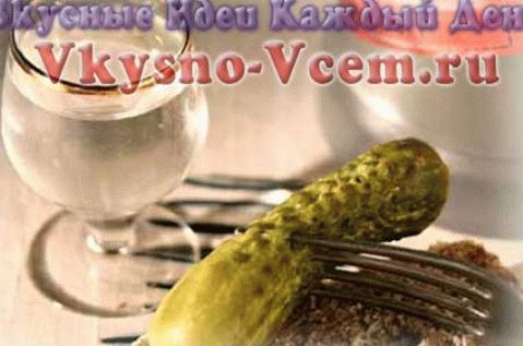 Cetrioli sottaceto su vodka