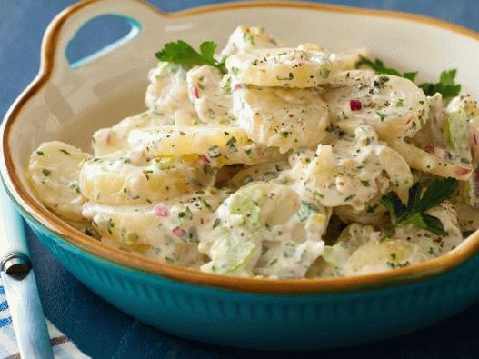 Insalata di patate refrigerata con foto