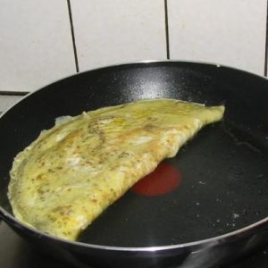 Frittata con formaggio ed erbe aromatiche