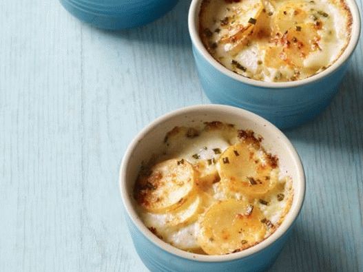 Foto del piatto - gratin di patate in una pentola