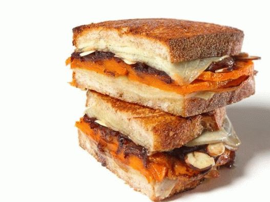 Foto del piatto - Panini caldi con zucca, formaggio e cipolle caramellate