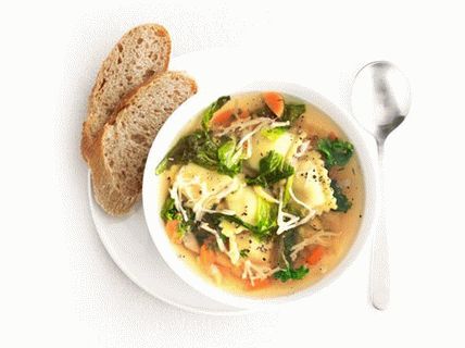 Foto Zuppa di verdure con ravioli