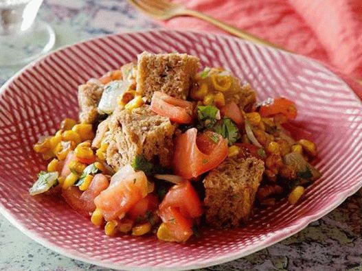 Foto di Panzanella con mais fritto