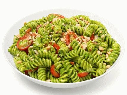 Foto di Fusilli a spirale di pasta con spinaci e pesto