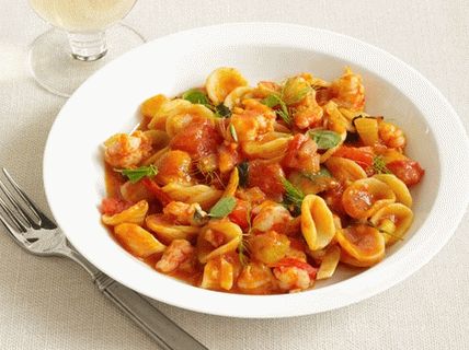 Foto di orecchiette ai gamberi in salsa di pomodoro