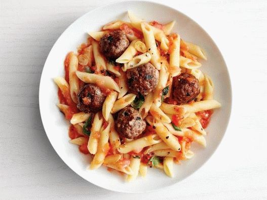 Foto di penne con polpette in salsa di vodka