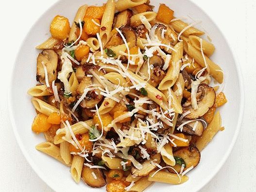 Foto penne alla zucca con noce moscata