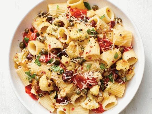 Foto di rigatoni al cavolfiore e salsa putanesca