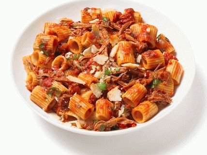 Foto di rigatoni al pomodoro e pancetta