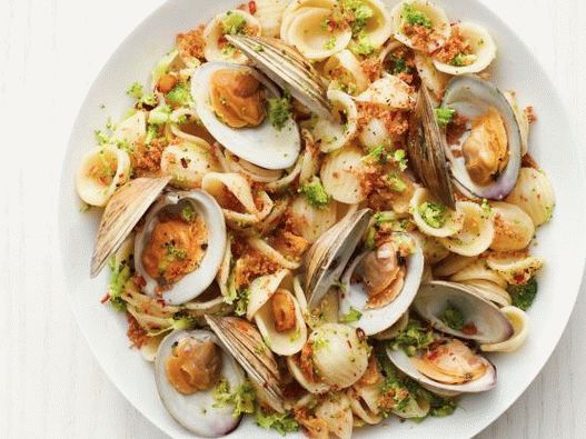 Foto di pasta con vongole e broccoli