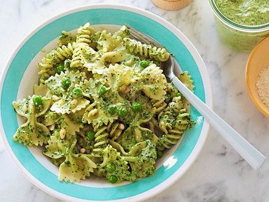 Foto di pasta al pesto e piselli
