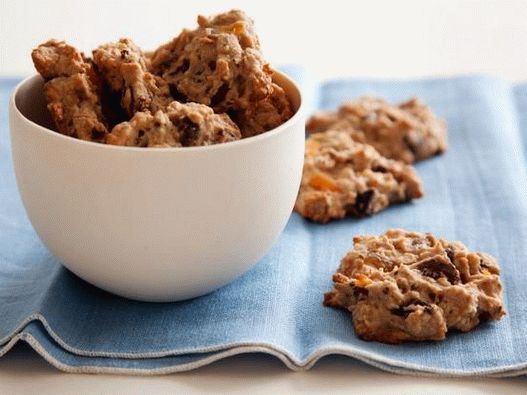 Biscotti fotografici con farina d'avena, frutta secca, noci e pezzi di cioccolato