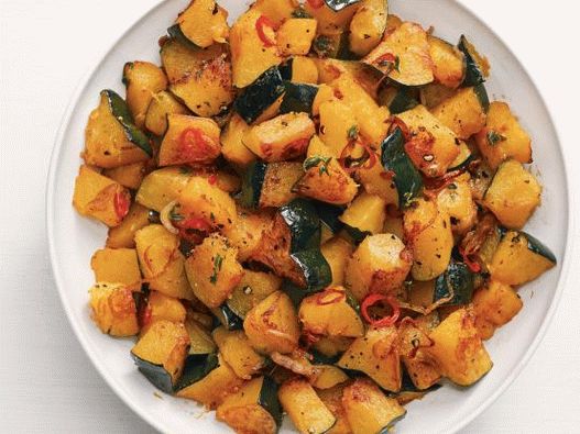 Foto ghianda zucca al forno con peperoni jalapeno