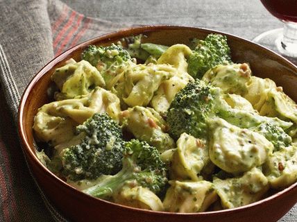 Gnocchi e broccoli con pesto Gnocchi e broccoli con pesto