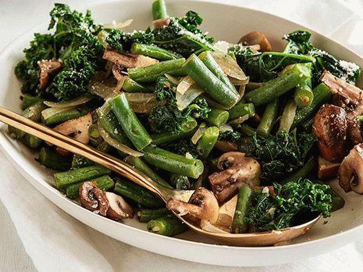Fagiolini piccanti con parmigiano e cavolo verde