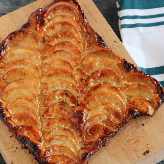 Foto torta con mele caramellate
